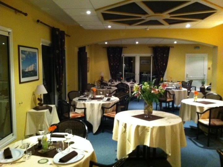 Logis Hôtel de France restaurant le Lucullus Montmorillon Exterior foto