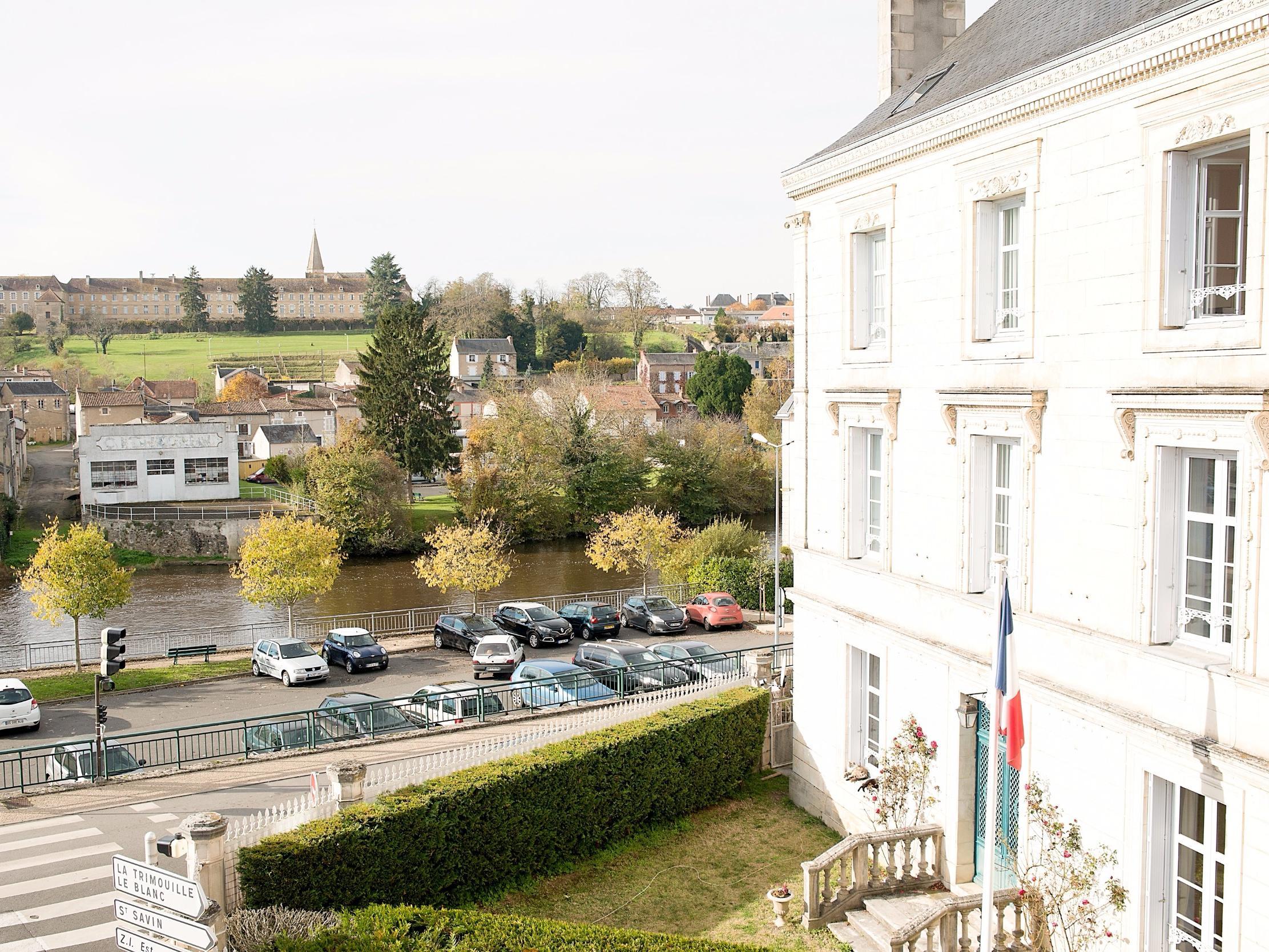 Logis Hôtel de France restaurant le Lucullus Montmorillon Exterior foto