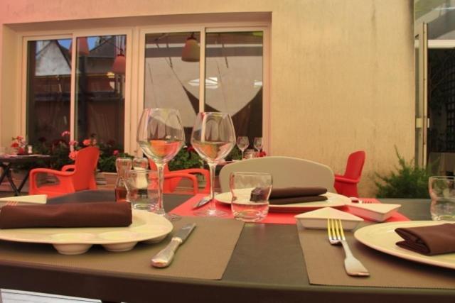 Logis Hôtel de France restaurant le Lucullus Montmorillon Exterior foto